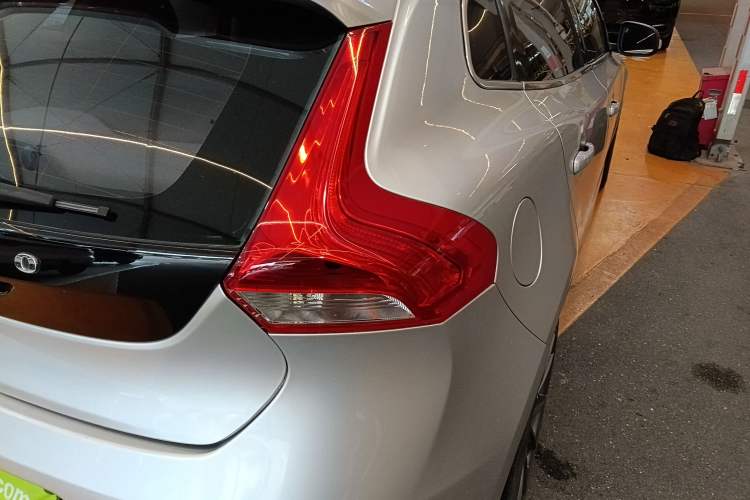 Used Volvo V40 2015 1.6T Zhiyi Edition Right Rear Taillight