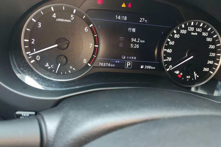 Used Infiniti QX50 2018 2.0T Two-Wheel Drive Fashion Edition Odometer Close Up