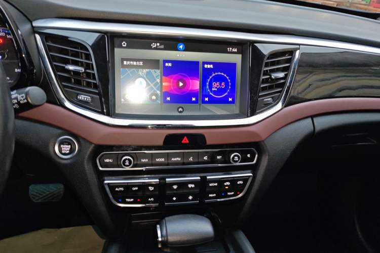 Used GAC Trumpchi GS8 2019 390T Two-Wheel Drive Luxury Smart Connectivity Version (7 Seats) Audio And AC Panel