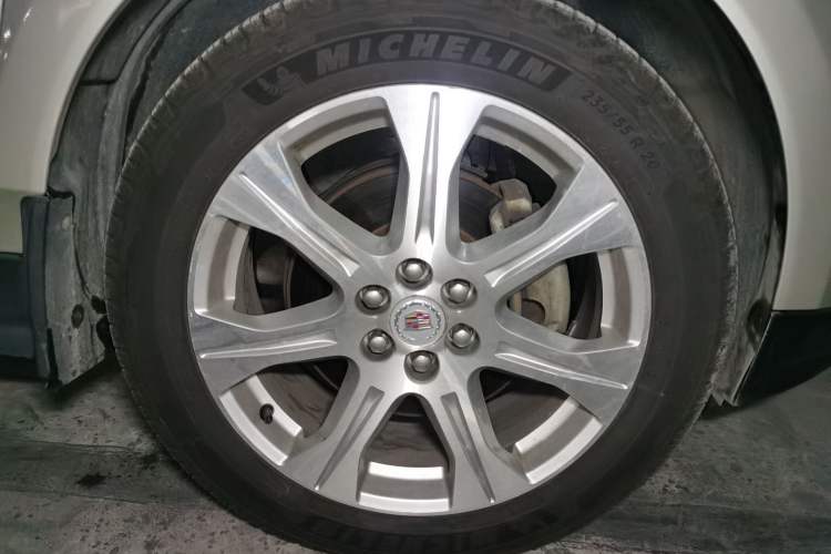 Used Cadillac SRX 2013 3.0L Leading Model Right Front Wheel Hub