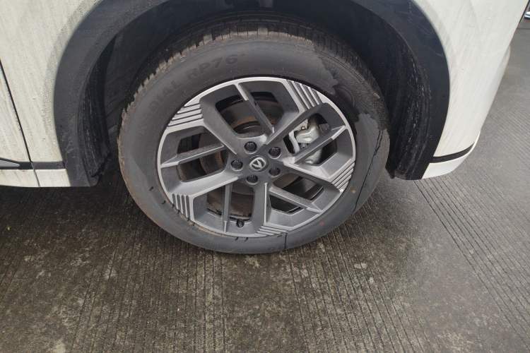 Used CHANGAN CS75 PLUS 2025 4th Generation 1.5T New Blue Whale Smart Luxury Edition Right Front Wheel Hub