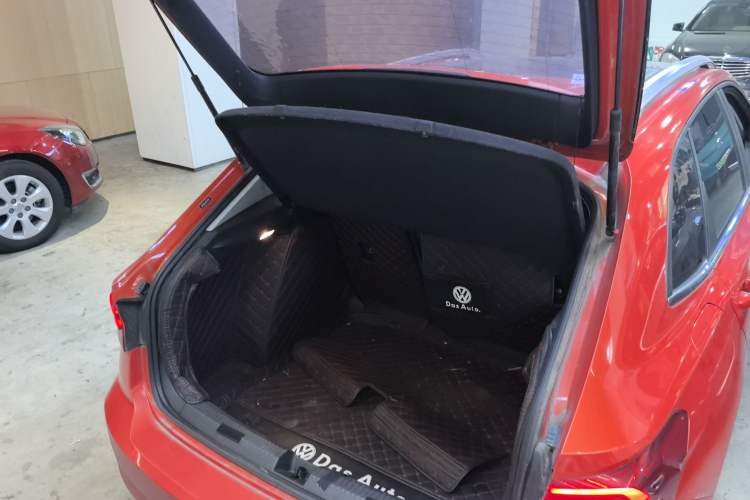 Used Volkswagen Lavida 2019 Hatchback 200TSI DSG Comfort Edition China VI Trunk