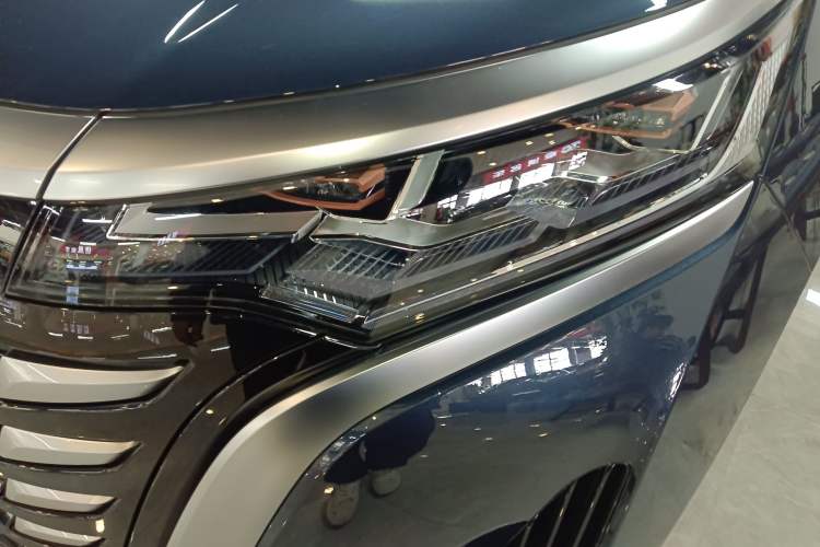 Used Denza D9 2022 DM-i 970 Four-Wheel Drive Prestige Model