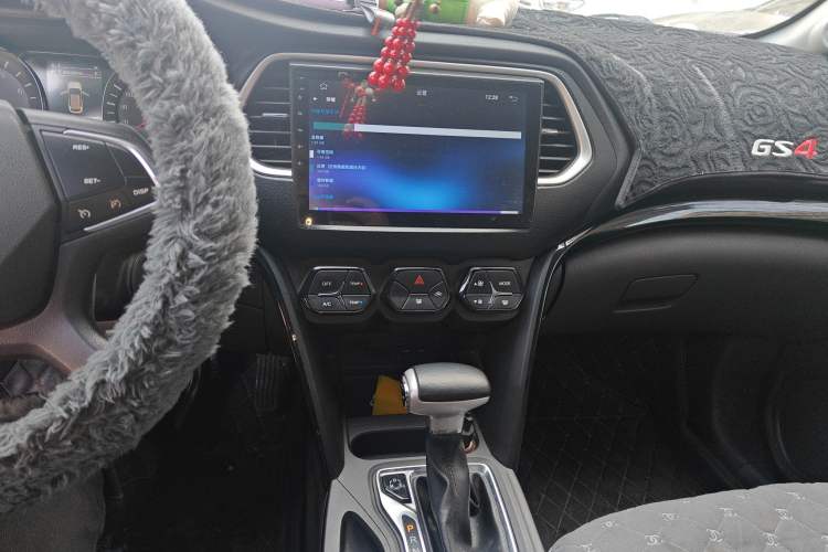 Used GAC Trumpchi GS4 2017 235T Automatic Two-Wheel Drive Elite Edition Audio And AC Panel