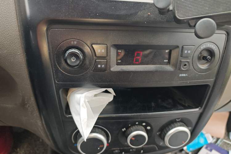 Used Wuling Rongguang V 2018 1.5L Practical Version Audio And AC Panel