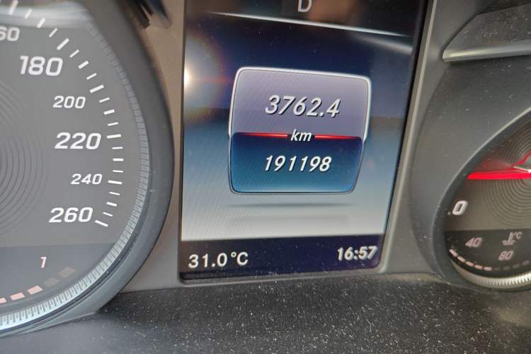 Used Mercedes-Benz GLC 2018 GLC 260 4MATIC Luxury Model
