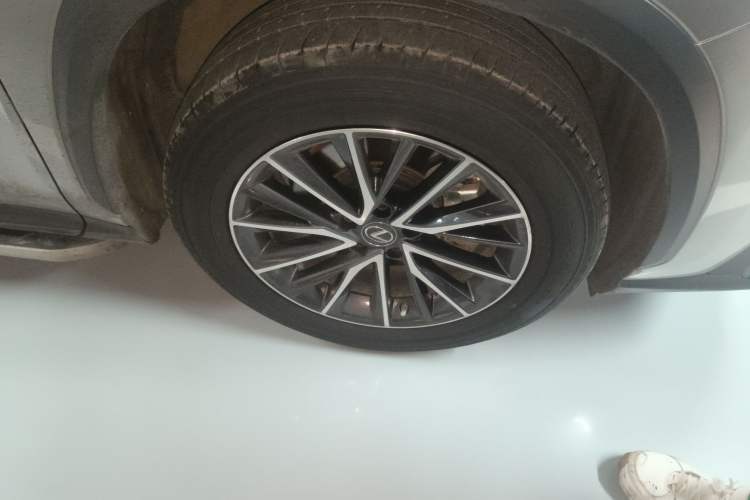 Used Lexus NX 2022 350h Front-Wheel-Drive Innovation Edition Right Front Wheel Hub