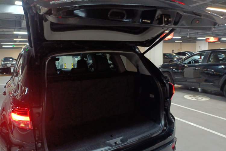 Used Toyota Highlander 2018 2.0T Four-Wheel Drive Luxury Edition 7 Seats China V Emission Standard
