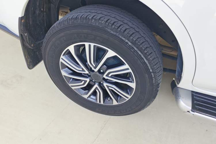 Used Nissan Terra 2020 2.5L XL Upper Automatic Two-Wheel Drive Luxury Edition Exterior 5