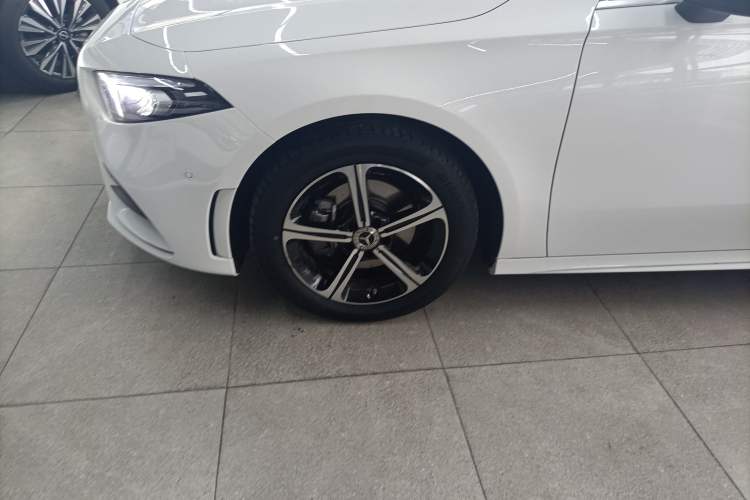 Used Mercedes-Benz A-Class 2022 Revised Version A 200 L Sport Sedan Fashionable Style Exterior 4