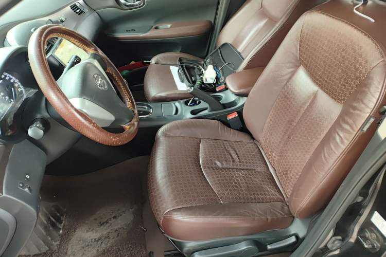 Used Nissan Tiida 2013 1.6L CVT Cool Cafe Edition
