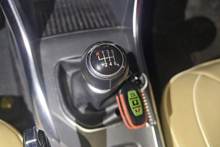 Used BYD Song 2016 GaiShi Edition 1.5TI Manual Elite Model Gear Lever