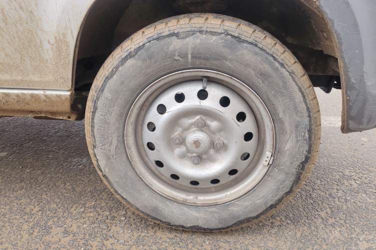 Used Wuling Zhiguang 2015 1.2L Practical LS-I Model Right Front Wheel Hub