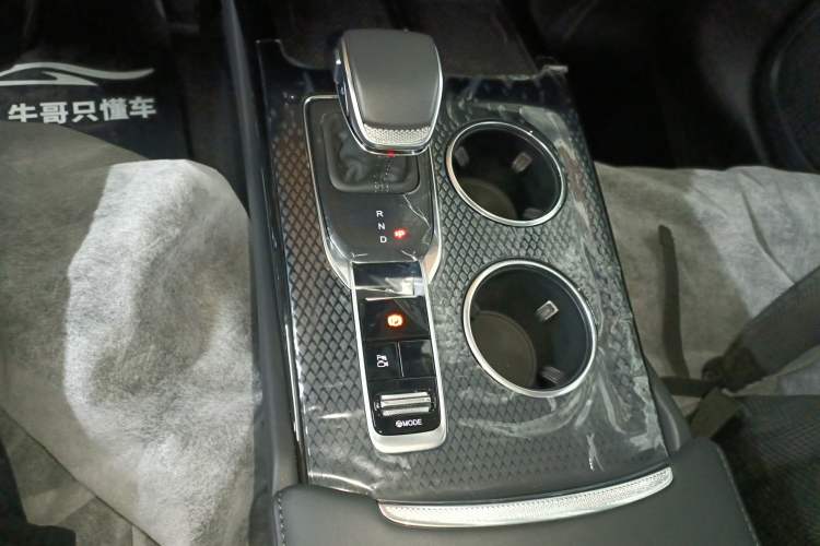 Used Hongqi HS3 PHEV 2025 Model PHEV 117km Jingwei PLUS Edition
