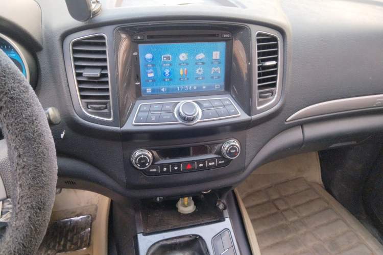 Used Foton Savana 2015 2.0T Manual 4x4 Gasoline Luxury 7-Seater
