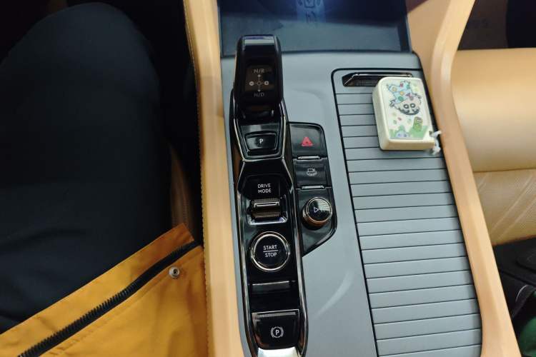 Used Lynk & Co 09 EM-P 2021 2.0T PHEV Halo Six-Seater Gear Lever