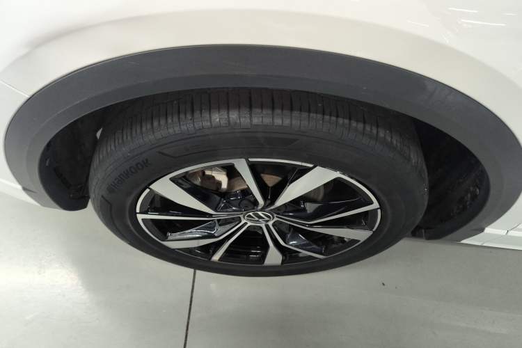 Used Volkswagen T-ROC 2023 300TSI DSG Two-Wheel-Drive Chen Guang Edition Left Front Wheel Hub