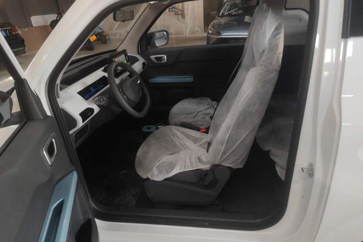 Used Geely Galaxy Panda 2024 Panda Mini 200km Endurance Bear Left Front Seat