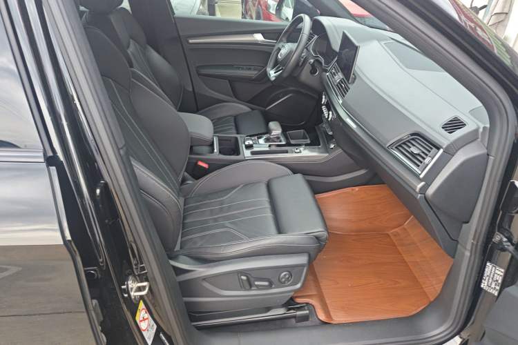 Used Audi Q5L 2023 40T Luxury Dynamic Model Right Front Seat