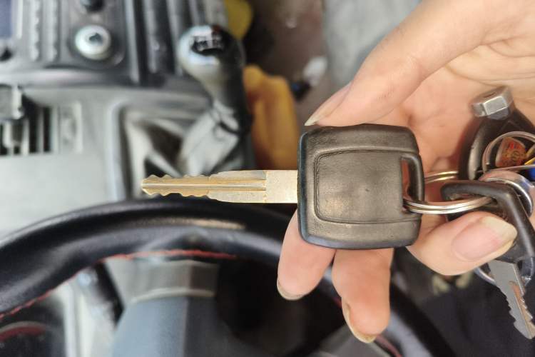 Used Foton Scenic G7 2020 2.4L Commercial Version Short Wheelbase Flat-Top 4-Seater Van China VI Emission Standard 4K22D4M