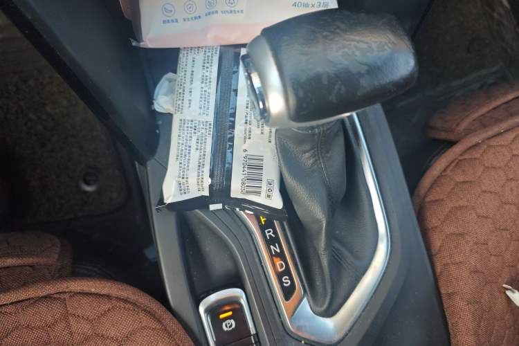 Used GAC Trumpchi GS4 2017 235T Automatic Two-Wheel Drive Luxury Smart Connectivity Version Gear Lever