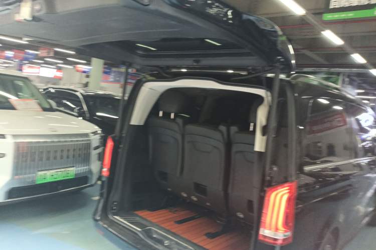 Used Mercedes-Benz V-Class 2018 V 260 Prestige Edition China VI Trunk