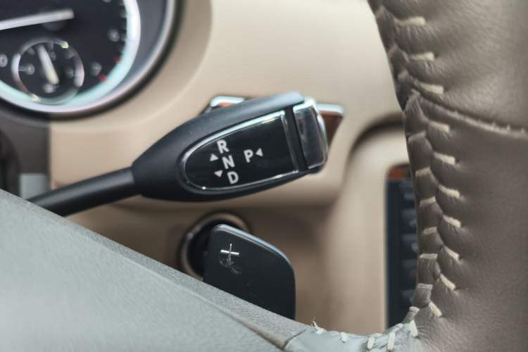 Used Mercedes-Benz R-Class 2010 R 300 L Business Model
