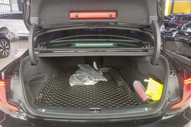 Used Volvo S90 New Energy 2021 T8 eDrive Hybrid Zhiyi Luxury Edition Trunk