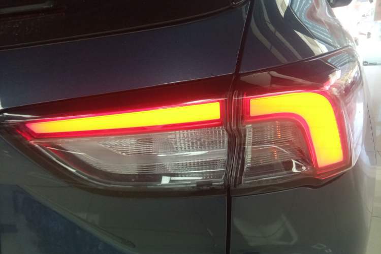 Used Ford Escape 2020 EcoBoost 245 Two-Wheel-Drive Comfort Edition Right Rear Taillight