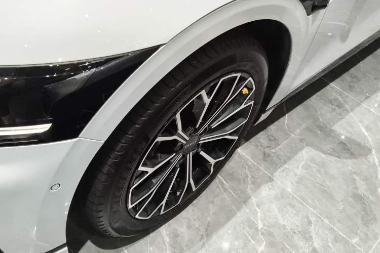 Used Zeekr 007GT 2025 Rear-Drive Intelligent Driving Version 75 kWh Left Front Wheel Hub