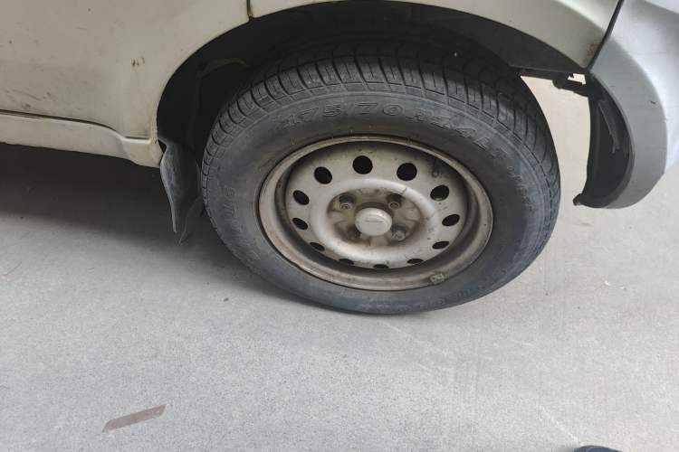 Used Wuling Rongguang 2011 1.2L Base Version Right Front Wheel Hub