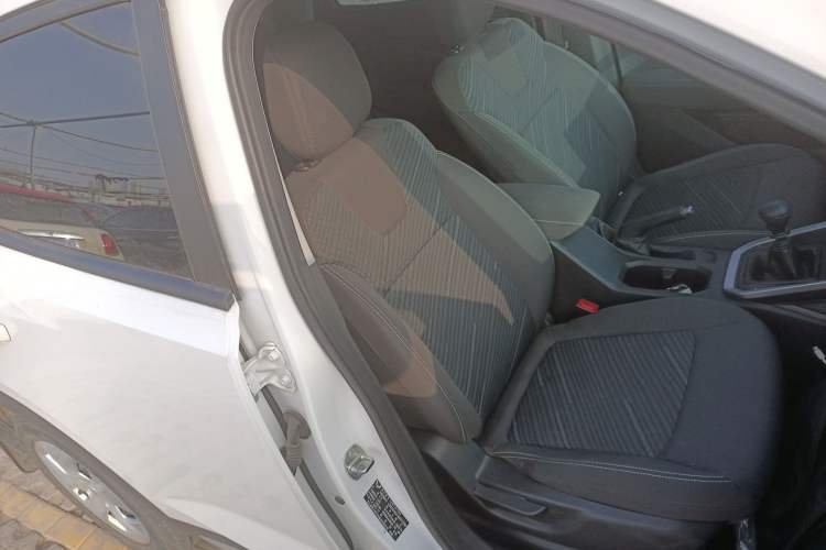 Used Wuling Alvez 2022 1.5L Manual Free-Style Model
