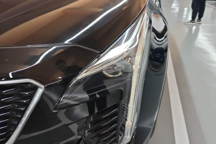 Used Cadillac XT4 2018 28T Two-Wheel Drive Luxury Sport Model
