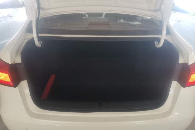 Used Roewe 360 2015 1.5L Manual Luxury Edition Trunk