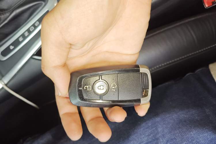 Used Ford Edge 2018 EcoBoost 245 Two-Wheel-Drive Titanium 7-Seater China V Standard Vehicle Key