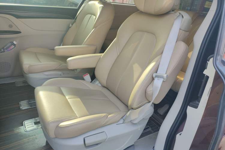Used Buick GL8 2023 ES Lu Zun Comfort Model Left Rear Seat