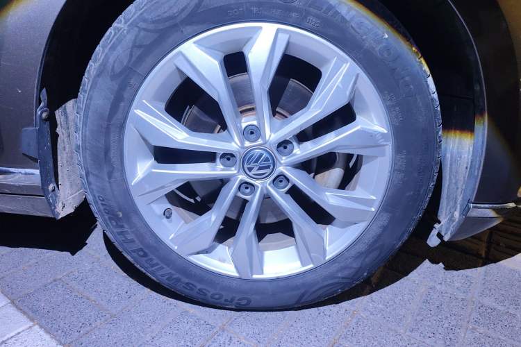 Used Volkswagen Magotan 2017 330TSI DSG Luxury Model Right Front Wheel Hub