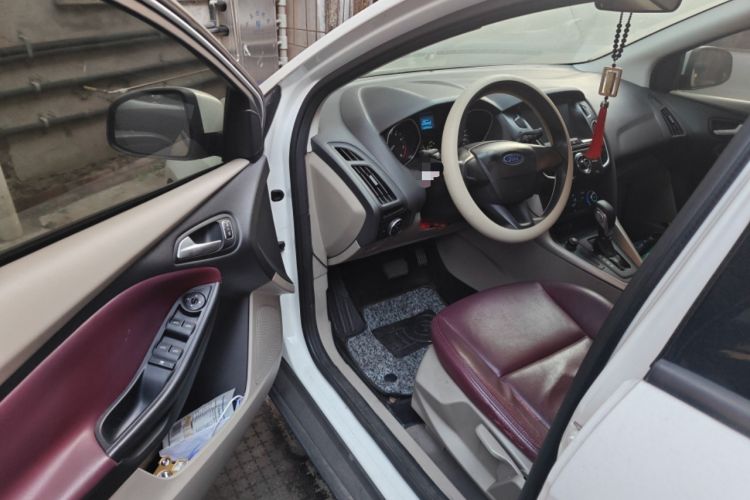 Used Ford Focus 2015 Sedan 1.6L Automatic Comfort Model
