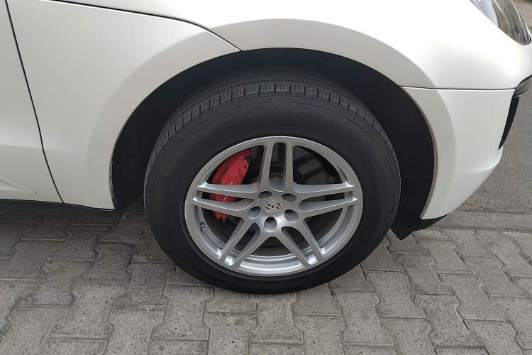 Used Porsche Macan 2014 Macan 2.0T Right Front Wheel Hub