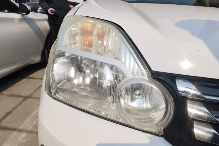 Used Dongfeng Fengdu MX6 2015 2.0L CVT Two-Wheel Drive All-Around Version