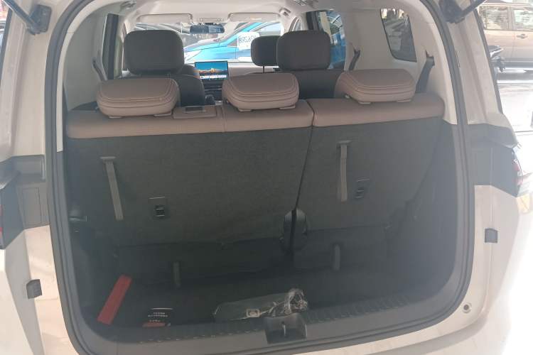 Used Wuling Wuling Starlight 730 2025 Model Plug-in Hybrid 125km Luxury Edition
