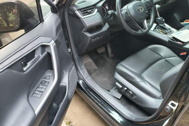 Used Toyota Wildlander 2022 2.0L CVT 4x4 Luxury PLUS Edition