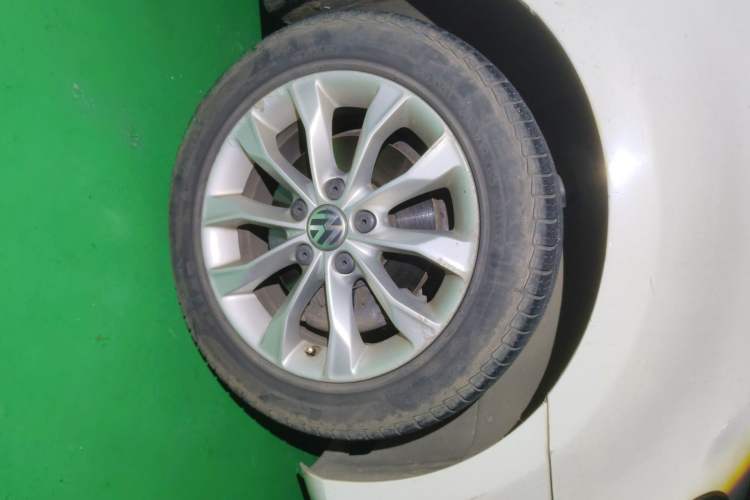 Used Volkswagen Golf 2012 1.4 TSI Manual Comfort Edition Right Front Wheel Hub