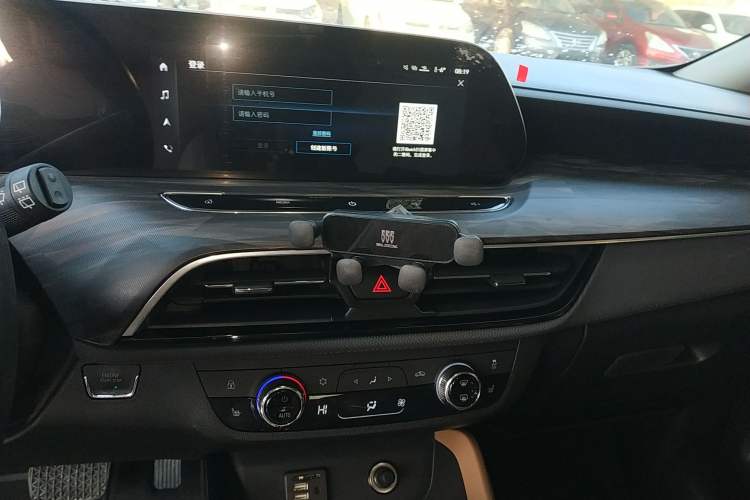 Used Buick GL6 2021 323T Mild Hybrid Connect Prestige Model Audio And AC Panel