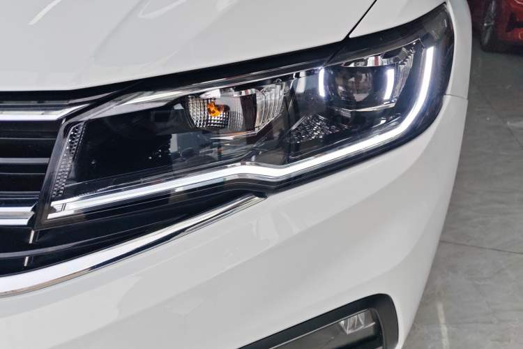 Used Volkswagen Bora 2021 1.5L Automatic Comfort Smart Connect Edition Left Front Headlight