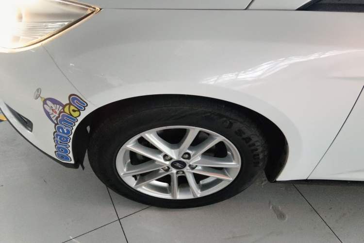 Used Ford Focus 2018 Hatchback Classic 1.6L Automatic Trendy SmartDrive Edition Left Front Wheel Hub