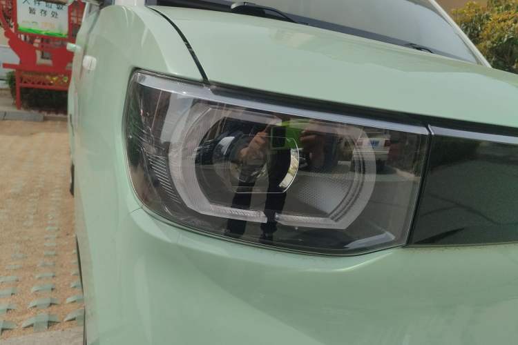 Used Wuling Hongguang MINIEV 2021 Macaron Premium Model – Lithium-NMC Right Front Headlight