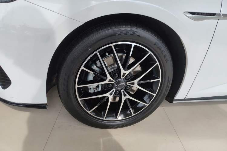 Used BYD Seal 2023 DM-i 1.5L 121km Prestige Model Left Front Wheel Hub