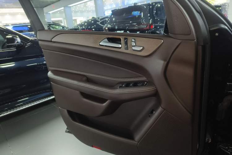 Used Mercedes-Benz GLE 2018 GLE 320 4MATIC Dynamic Edition Collector's Edition Interior 4