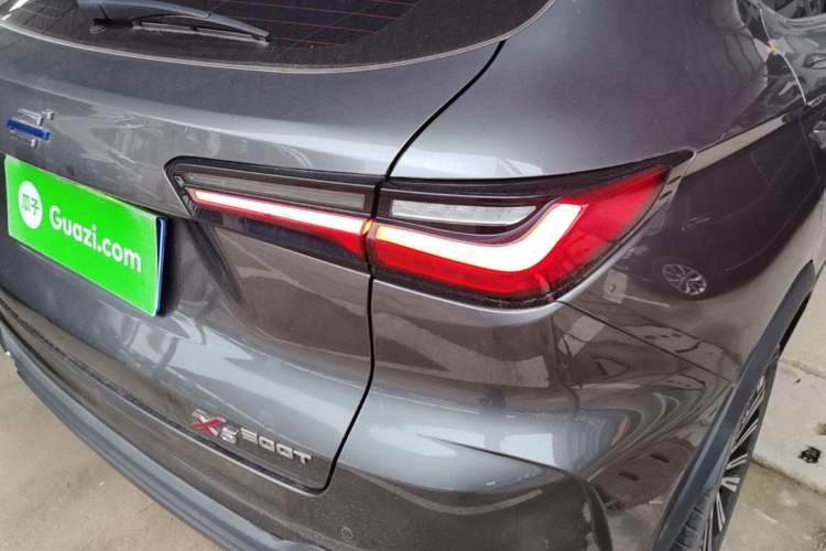 Used CHANGAN OSHAN X5 2021 1.5T DCT Prestige Edition Right Rear Taillight